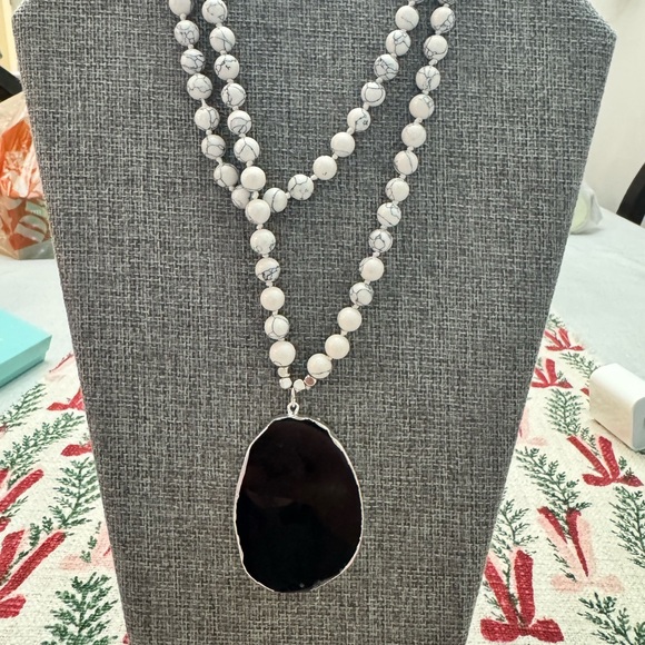 Kinsley Armelle Pepper Necklace Retired - Picture 4 of 6